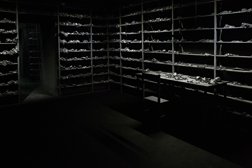 levi-van-veluw-the-relativity-of-matter-installation-designboom-03