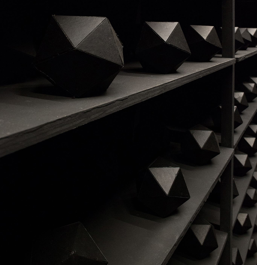 levi-van-veluw-the-relativity-of-matter-installation-designboom-08