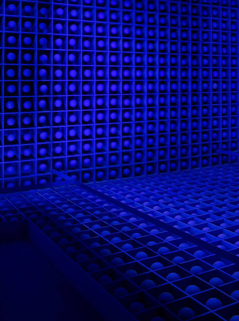 levi-van-veluw-the-relativity-of-matter-installation-designboom-30