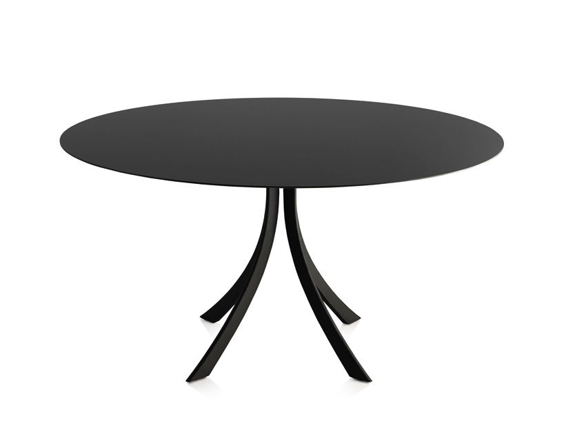 lievore-alterr-molina-expormim-falcata-table-designboom-06