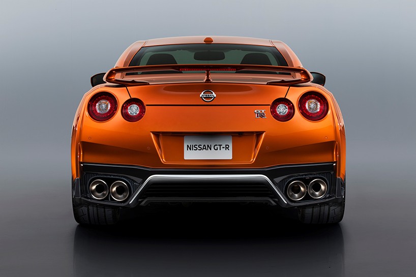 nissan-GT-R-new-york-auto-show-2016-designboom-04