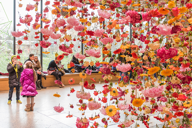 rebecca-louise-law-floral-installation-garten-bikini-berlin-concept-mall-designboom-08