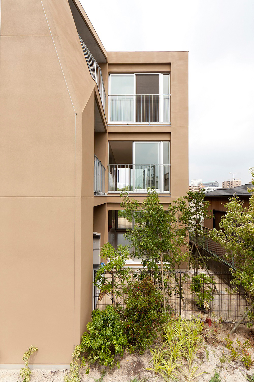 tailored-design-lab-between-trees-residential-complex-fukuoka-city-japan-designboom-02