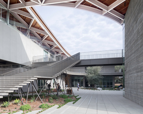 wHY unites pomona college's arts building in california beneath curving canopy