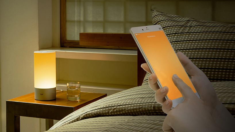 xiaomi-yeelight-bedside-lamp-designboom-03