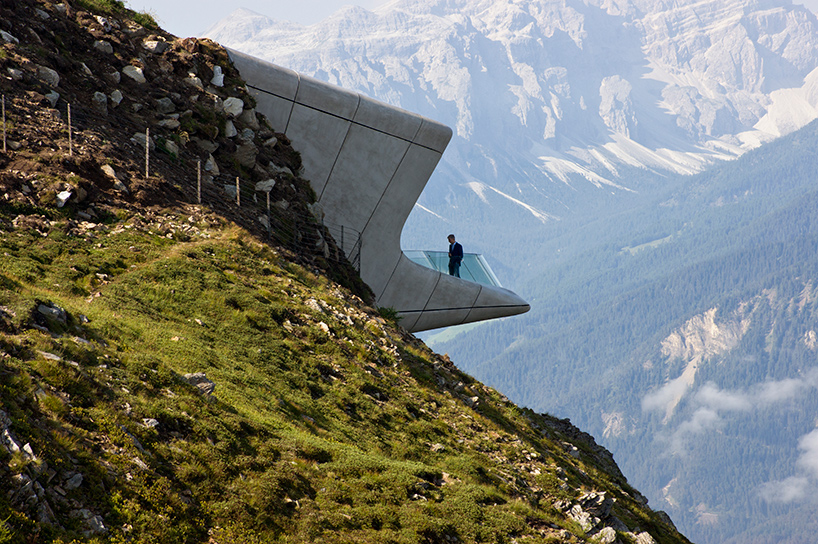 zaha-hadid-dies-aged-65-designboom-08