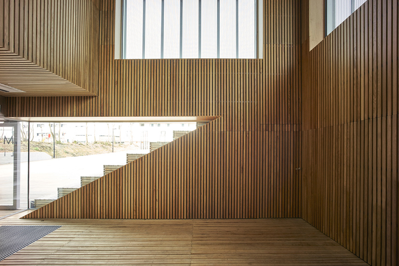 LAN-architecture-saint-jacque-municipal-administration-building-france-designboom