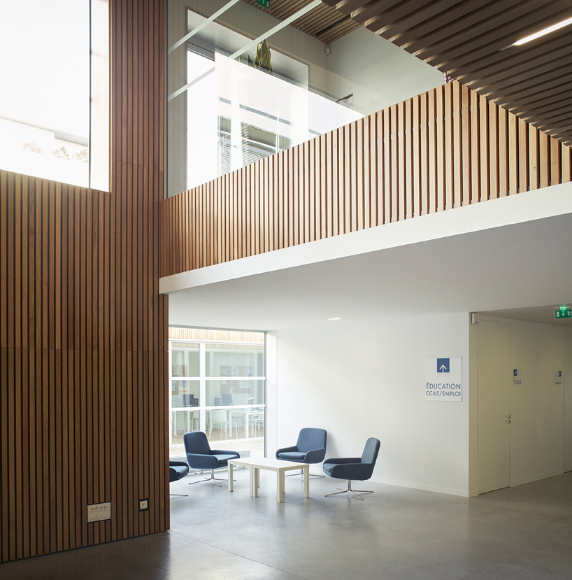 LAN-architecture-saint-jacque-municipal-administration-building-france-designboom