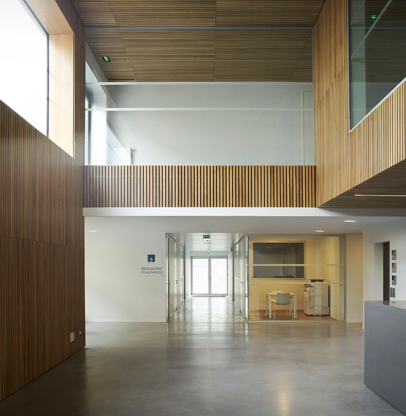 LAN-architecture-saint-jacque-municipal-administration-building-france-designboom