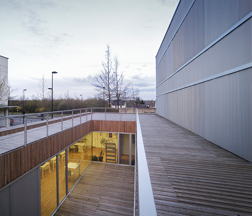 LAN-architecture-saint-jacque-municipal-administration-building-france-designboom