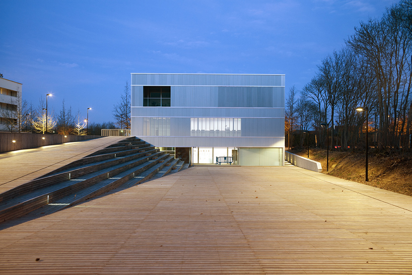 LAN-architecture-saint-jacque-municipal-administration-building-france-designboom