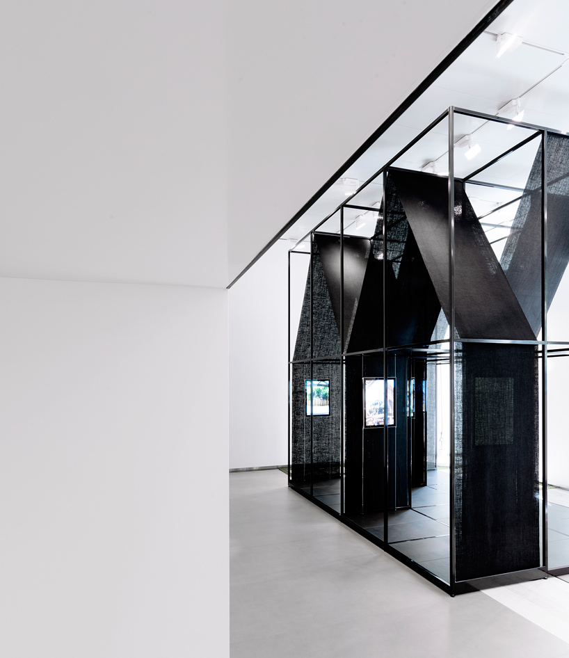 SET-architects-album-bff016-installation-florim-store-milan-designboom-02