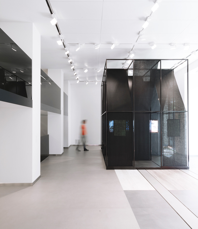 SET-architects-album-bff016-installation-florim-store-milan-designboom-02