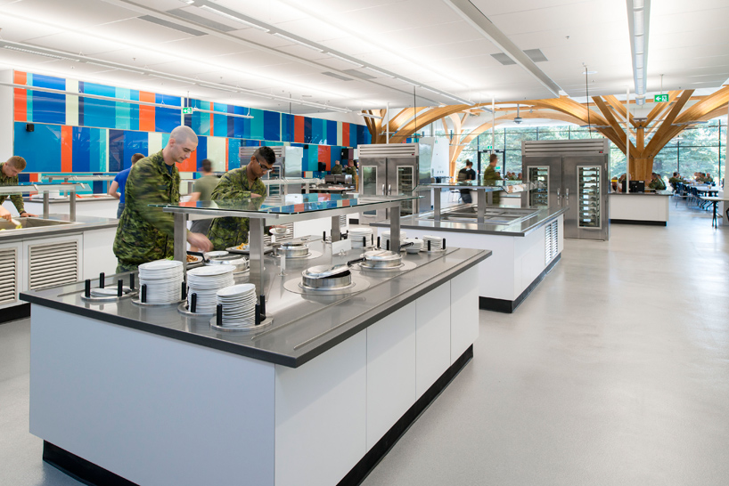 ZAS-architects-curtiss-kitchen-dining-facility-CFB-canada-designboom-02
