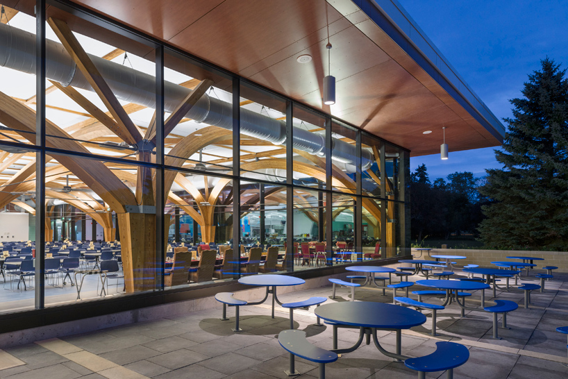 ZAS-architects-curtiss-kitchen-dining-facility-CFB-canada-designboom-02