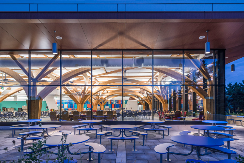 ZAS-architects-curtiss-kitchen-dining-facility-CFB-canada-designboom-02