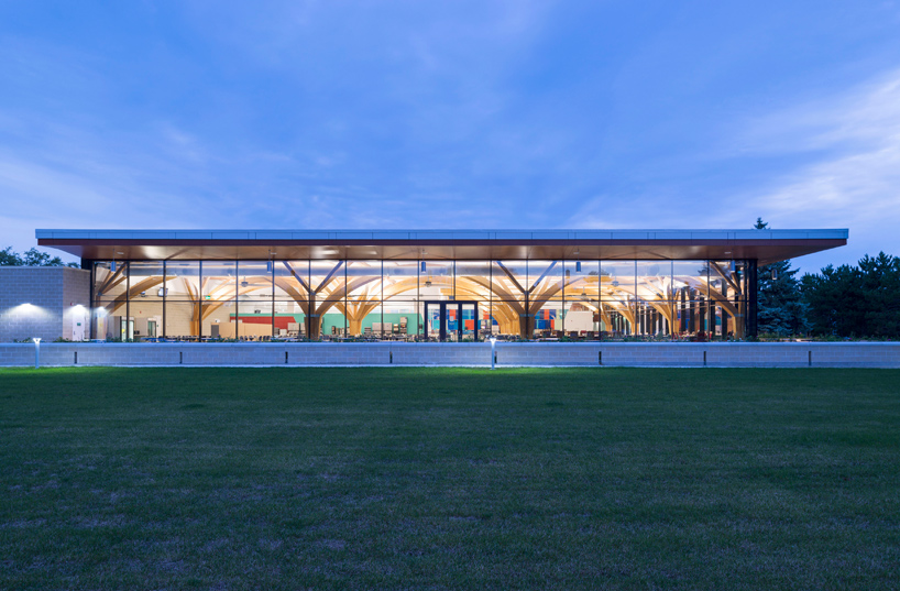 ZAS-architects-curtiss-kitchen-dining-facility-CFB-canada-designboom-02