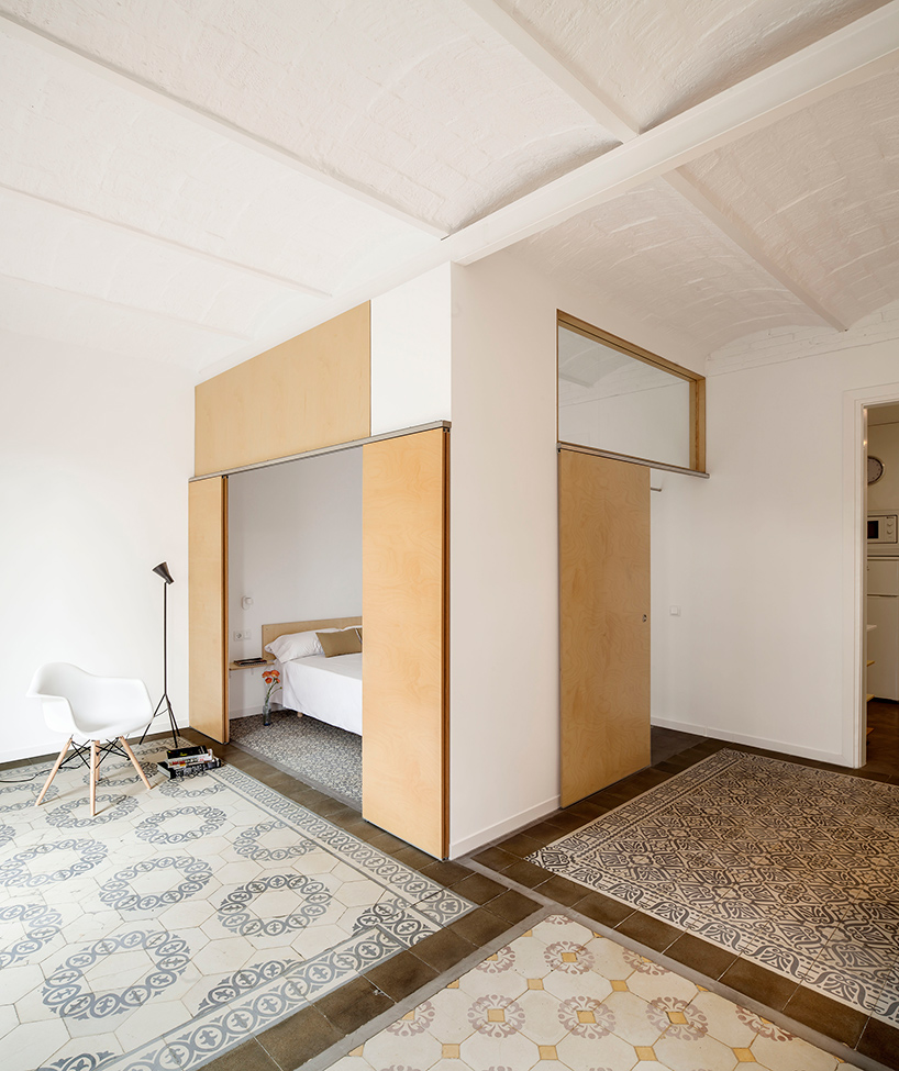 adrian-elizalde-apartment-renovation-eixample-barcelona-designboom-02