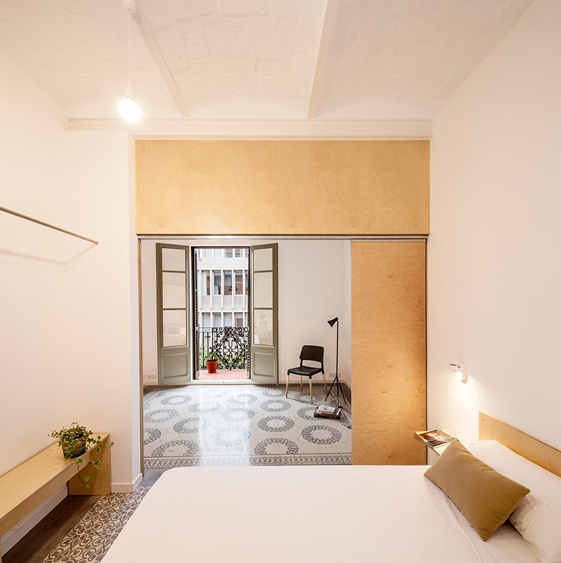 adrian-elizalde-apartment-renovation-eixample-barcelona-designboom-02