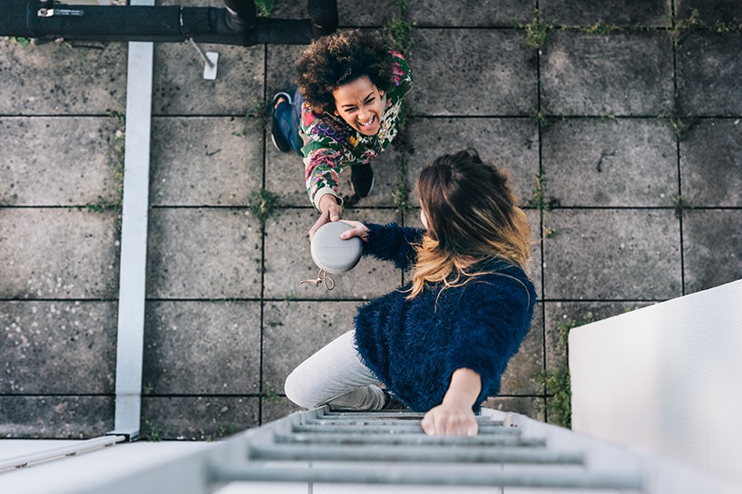 bang-olufsen-beoplay-A1-portable-speaker-designboom-04