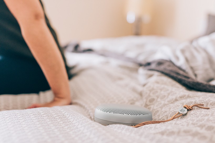 bang-olufsen-beoplay-A1-portable-speaker-designboom-07