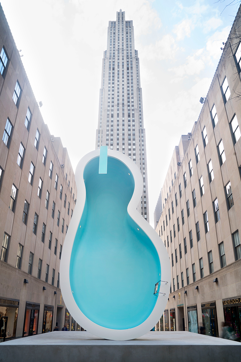 elmgreen-dragset-van-gogh-ear-rockefeller-center-new-york-designboom-03
