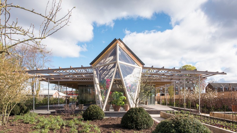 foster-and-partners-maggies-cancer-center-manchester-designboom-01