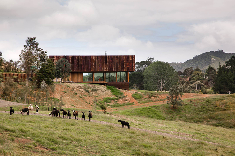 herbst-architects-K-valley-house-new-zealand-designboom-01