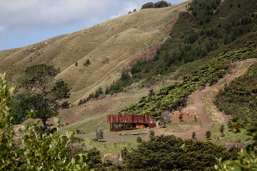 herbst-architects-K-valley-house-new-zealand-designboom-02