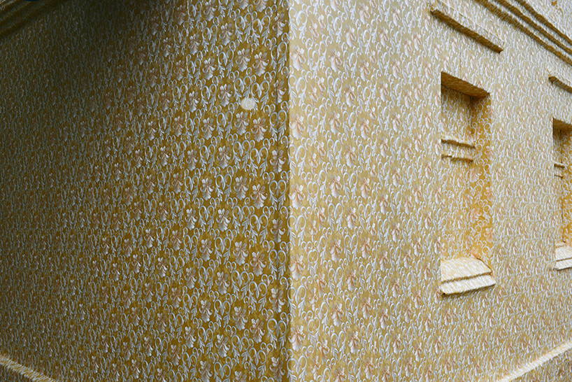 ian-strange-gold-wallpaper-building-poland-designboom-02