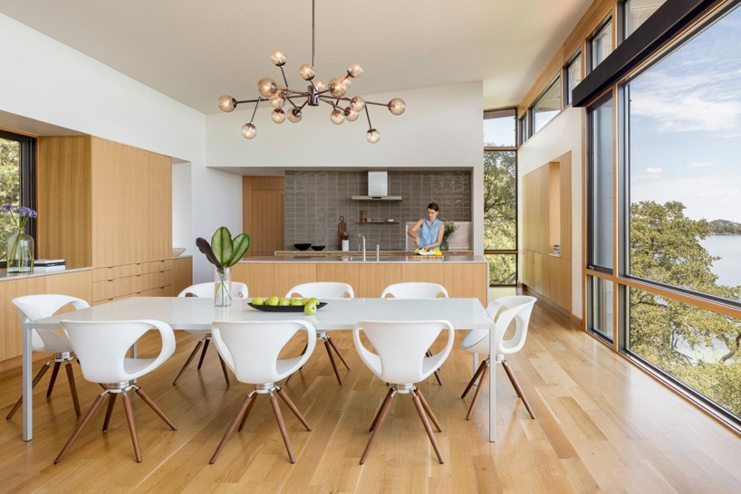 lake-flato-architects-blue-lake-retreat-marble-falls-designboom-08