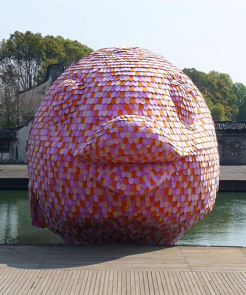 studio-florentijn-hofman-floating-fish-art-wuzhen-designboom-02
