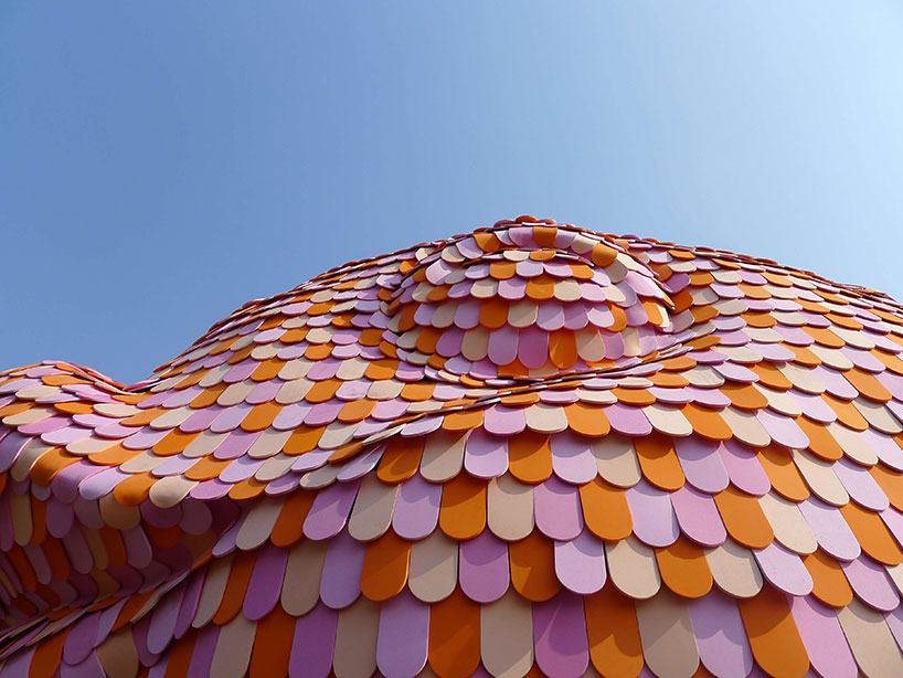 studio-florentijn-hofman-floating-fish-art-wuzhen-designboom-02