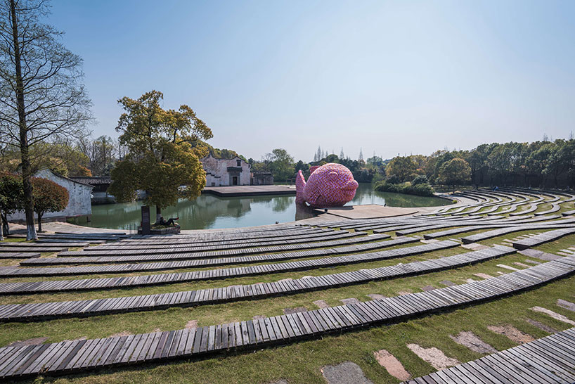 studio-florentijn-hofman-floating-fish-art-wuzhen-designboom-02