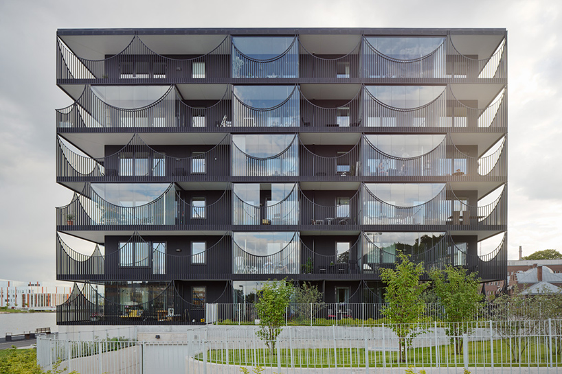 tham-videgard-arkitekter-vastra-kajen-housing-jonkoping-sweden-designboom-02