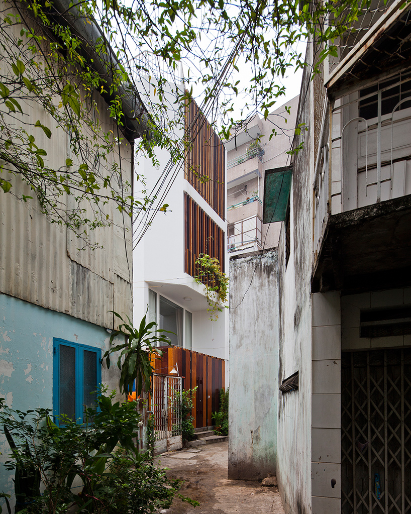 MM architects completes micro townhouse in vietnam 