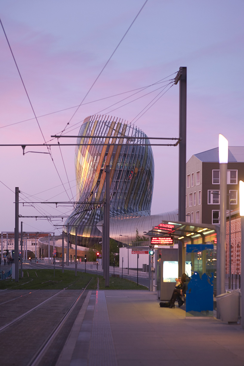 XTU-architects-la-cite-du-vin-development-bordeaux-france-designboom-02