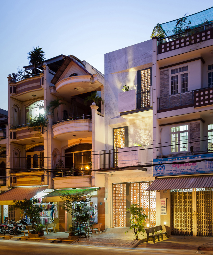 AD+studio transiting-step house vietnam