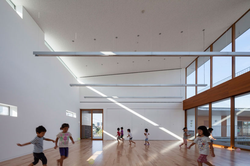 aisaka-architects-atelier-amanenomori-nursery-japan-designboom-02