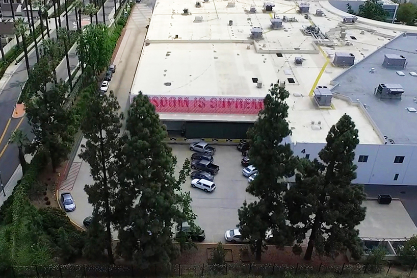 andrew-byrom-azusa-pacific-university-type-installation-designboom-02