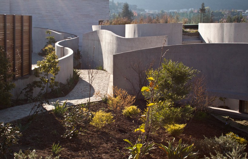 cazu zegers casa soplo whisper house designboom 