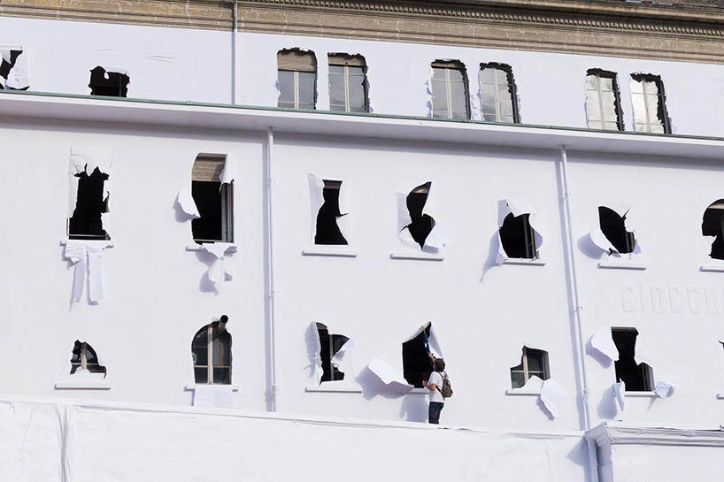 daniel-gonzaez-paper-building-la-fabbrica-del-cioccolato-designboom-02