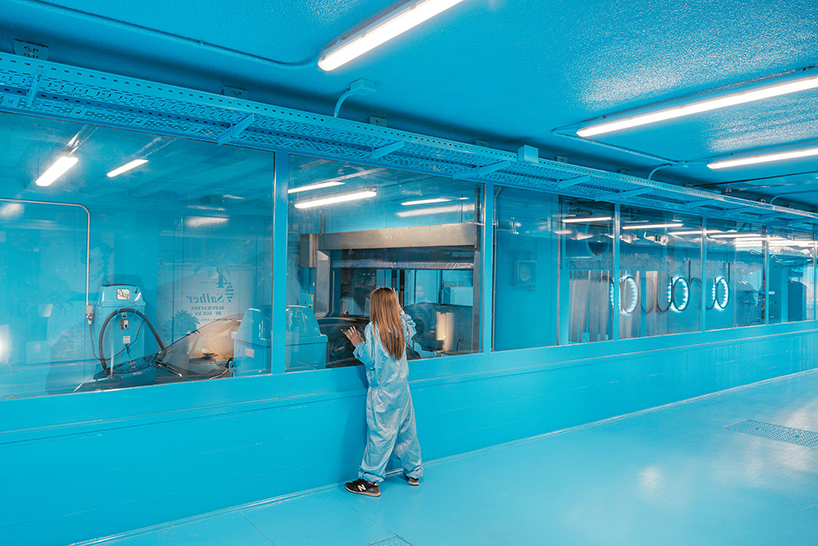 theatrical burbucar car wash in madrid by lina toro