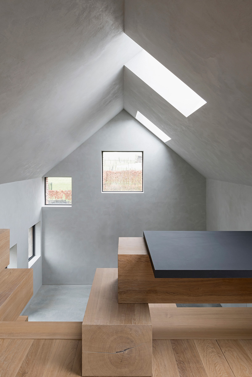 studio-farris-architects-stable-in-west-flanders-barn-conversion-belgium-designboom-02