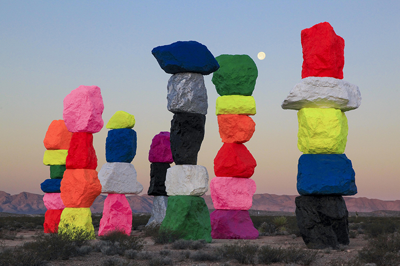 ugo-rondinone-seven-magic-mountains-designboom-02