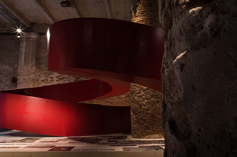 C+S-architects-suspended-red-walkway-eduCARE-venice-architecture-biennale-designboom-02