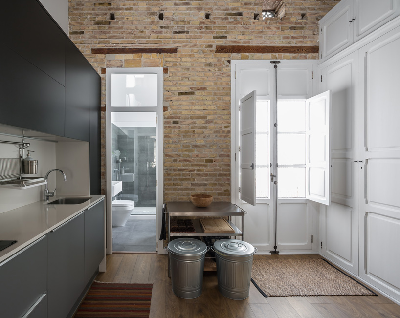 ambau-taller-d’arquitectes-loft-rehabilitation-valencia-designboom-02