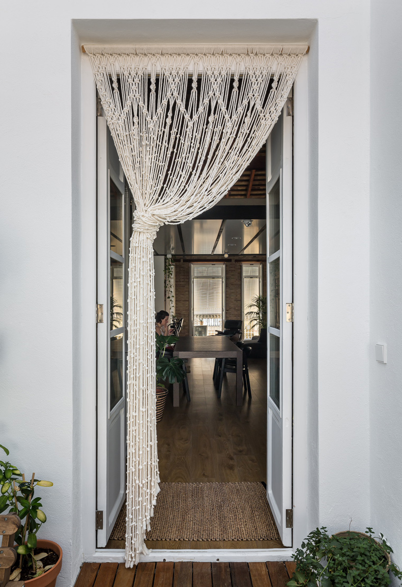 ambau-taller-d’arquitectes-loft-rehabilitation-valencia-designboom-02