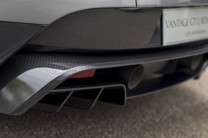 aston-martin-vantage-GT12-roadster-designboom-06