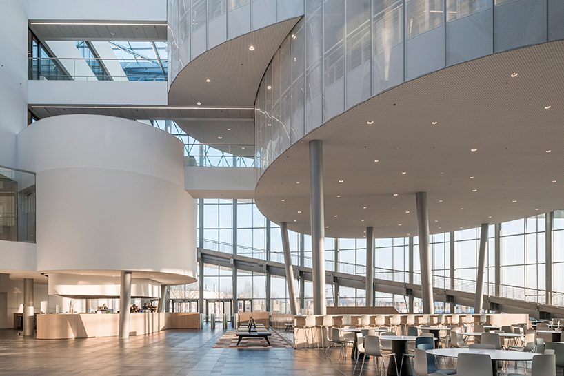 barco kortrijk belgium HQ jaspers-eyers architects